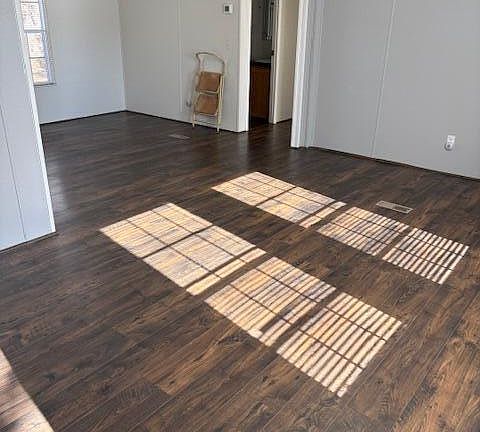 5th image of 1424 Highway 61