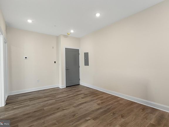 3rd image of 511 Gorgas Ln #C