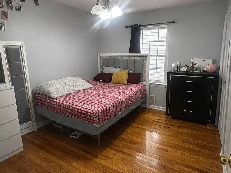 1031 E Grand St #1 — Photo 3