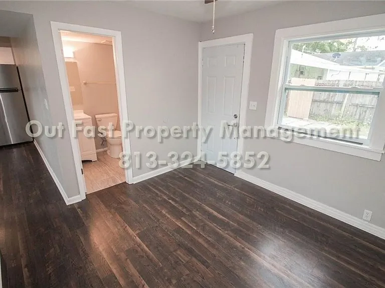 226 SW Lincoln Cir N #B — Photo 5