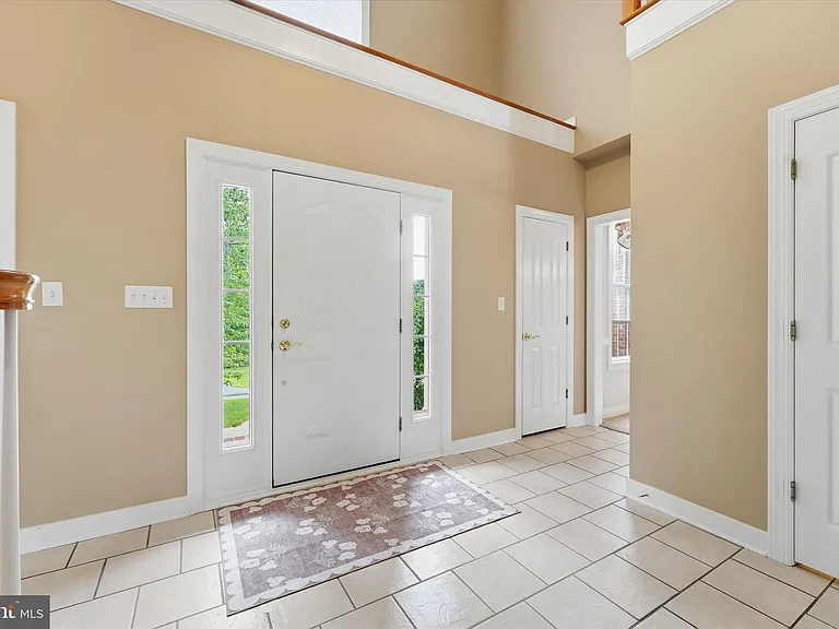 11406 Rolling Green Pl — Photo 4