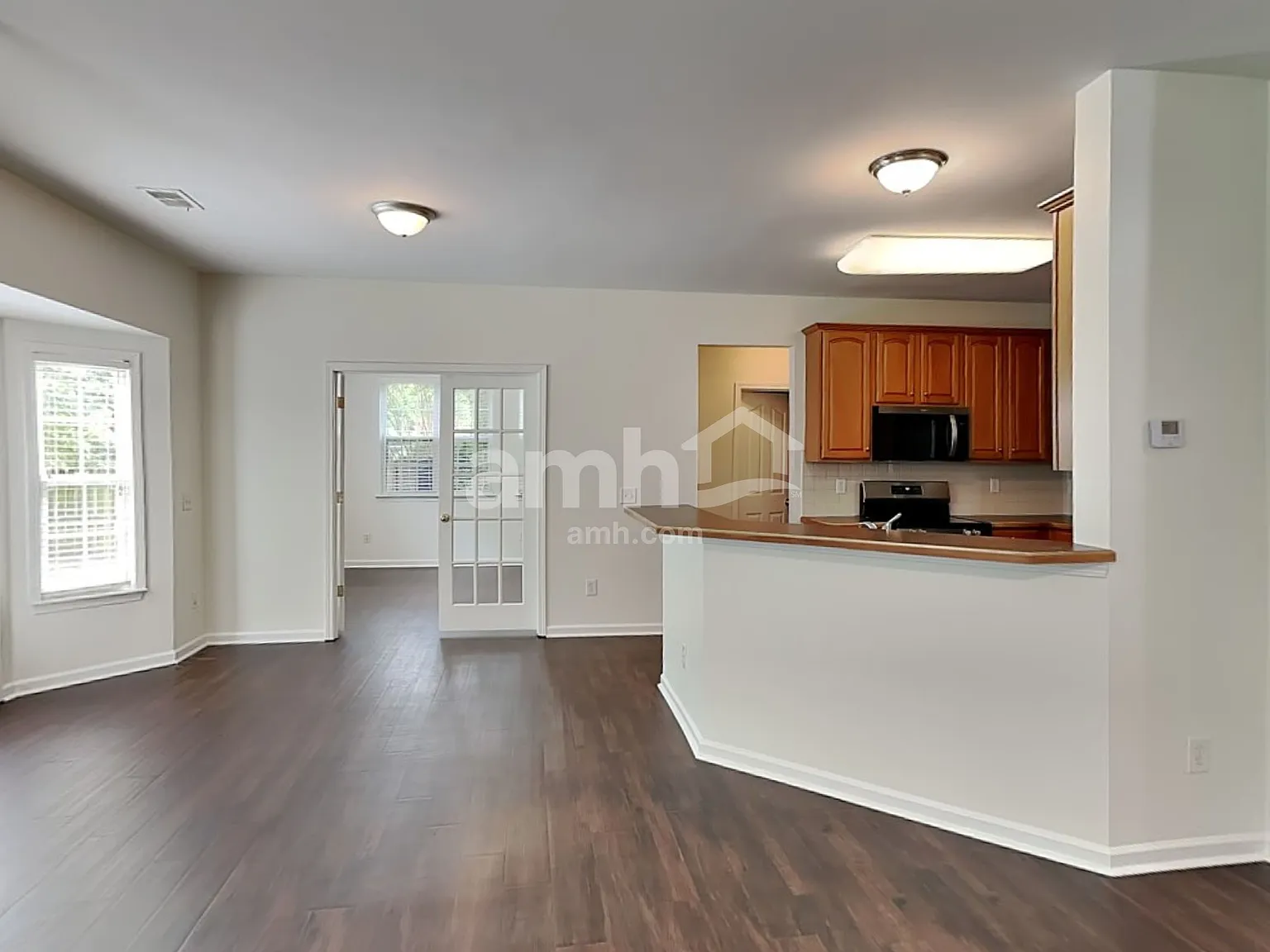 5 bed, 2.5 bath, 2585 sqft, $2,775 — Photo 4