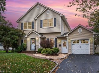 9 Timberline Dr, Fanwood, NJ 07023