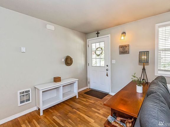 3rd image of 2356 Sidney Ave