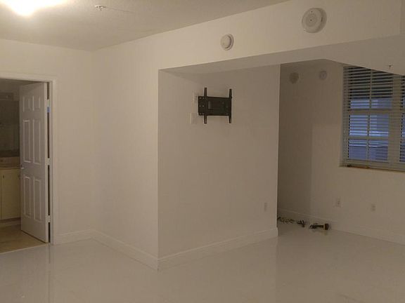 4th image of 3232 Coral Way #Th114