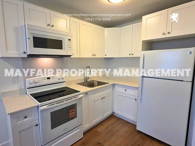 2910 Pierce St — Photo 2