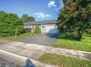 9 Raspberry Dr, Mechanicsburg, PA 17050