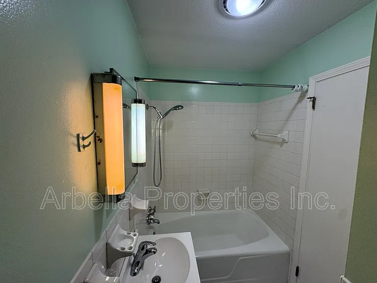 1713 Seward Dr — Photo 12