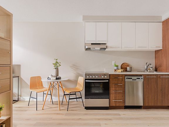 4th image of 1142 Granville St #904