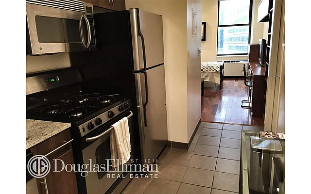 Rented by Douglas Elliman | media 30
