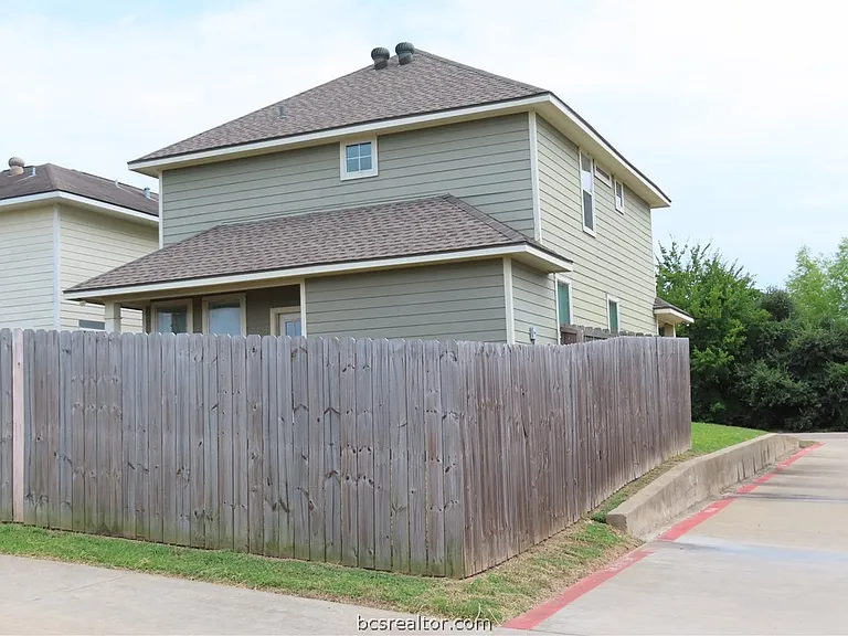 4115 McFarland Dr — Photo 3