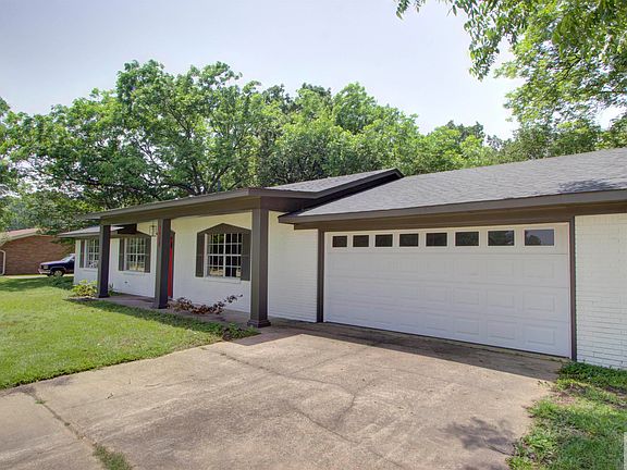 2nd image of 3923 Galleria Oaks Dr