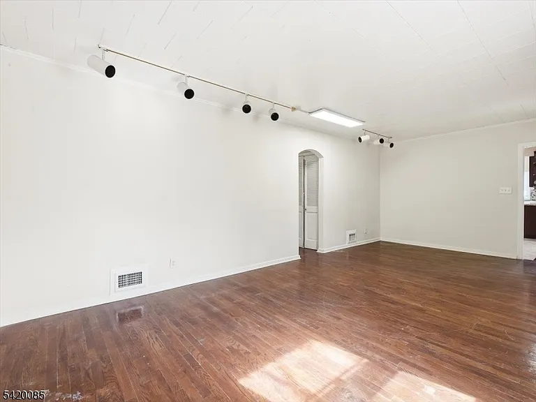95 Sycamore Ave — Photo 4
