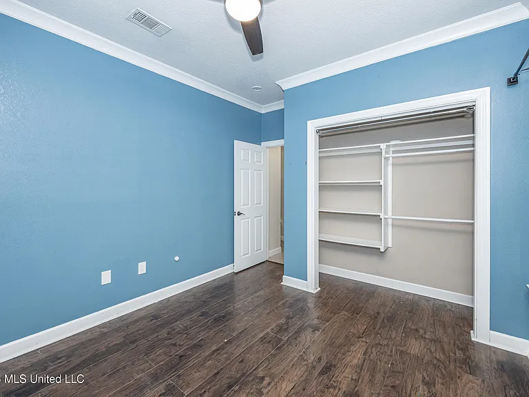 15208 Lisa Dr — Photo 43