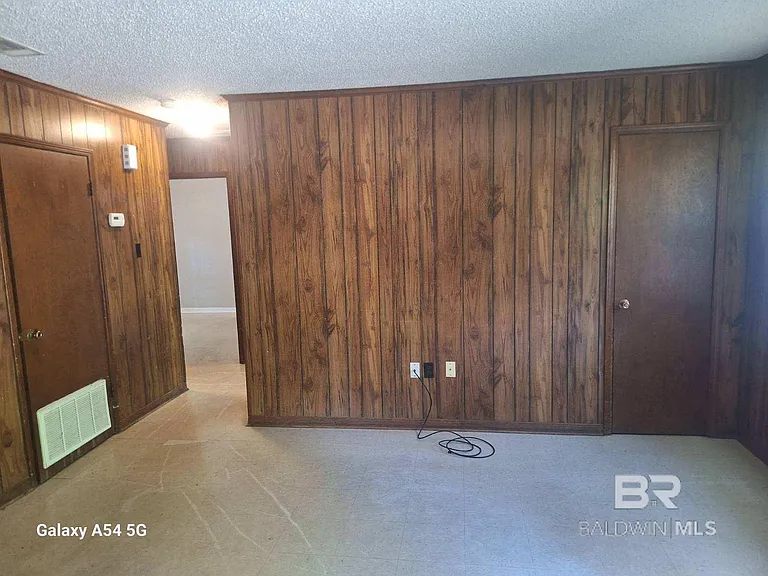 2207 Wolf Ridge Rd #B — Photo 3