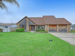 25 Fairway Dr, Cocoa Beach, FL 32931