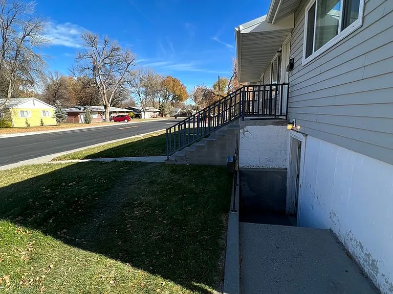221-223 E Sunset Dr. — Photo 46