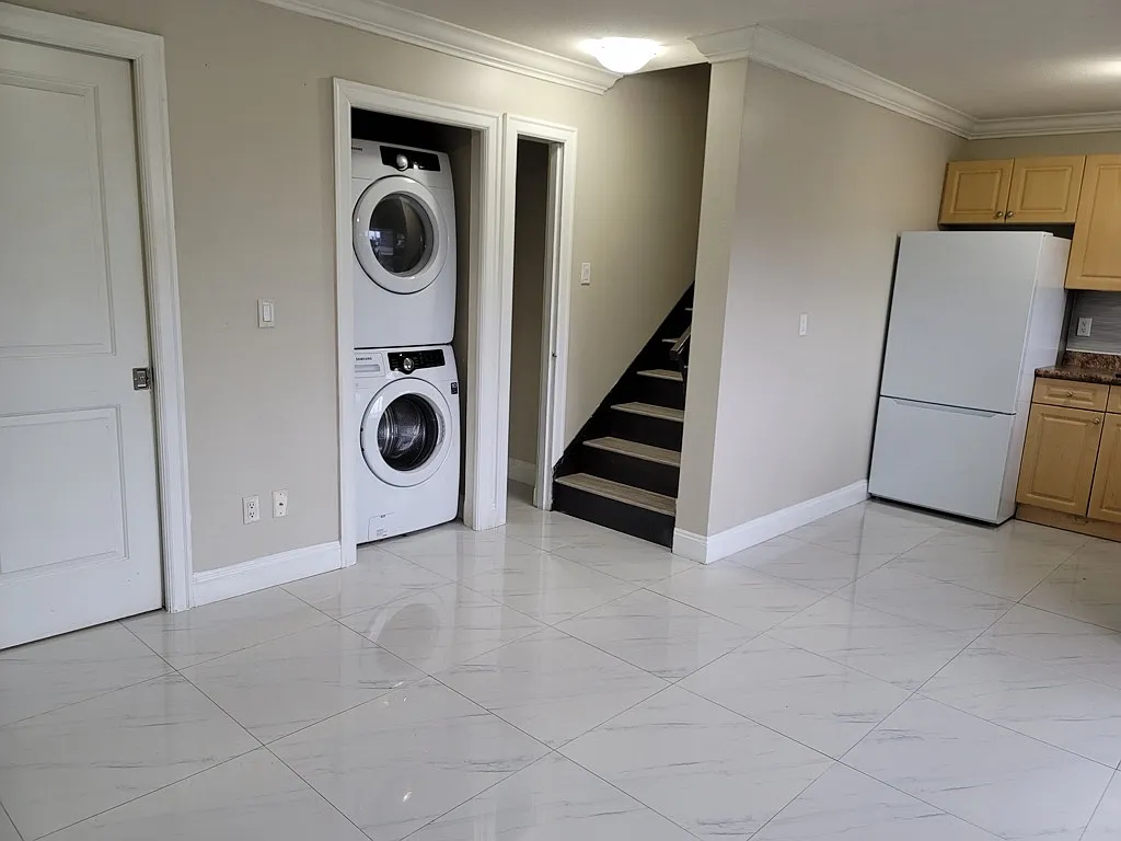 2 bed, 1.5 bath, 700 sqft, $2,200 — Photo 3