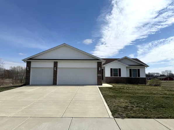 611 Juniper St NW, Demotte, IN 46310