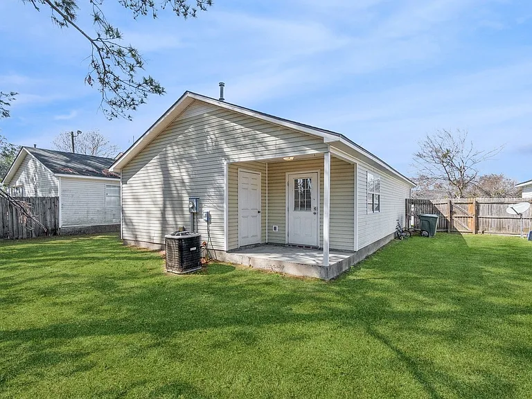 West Towne Cottages — Photo 19