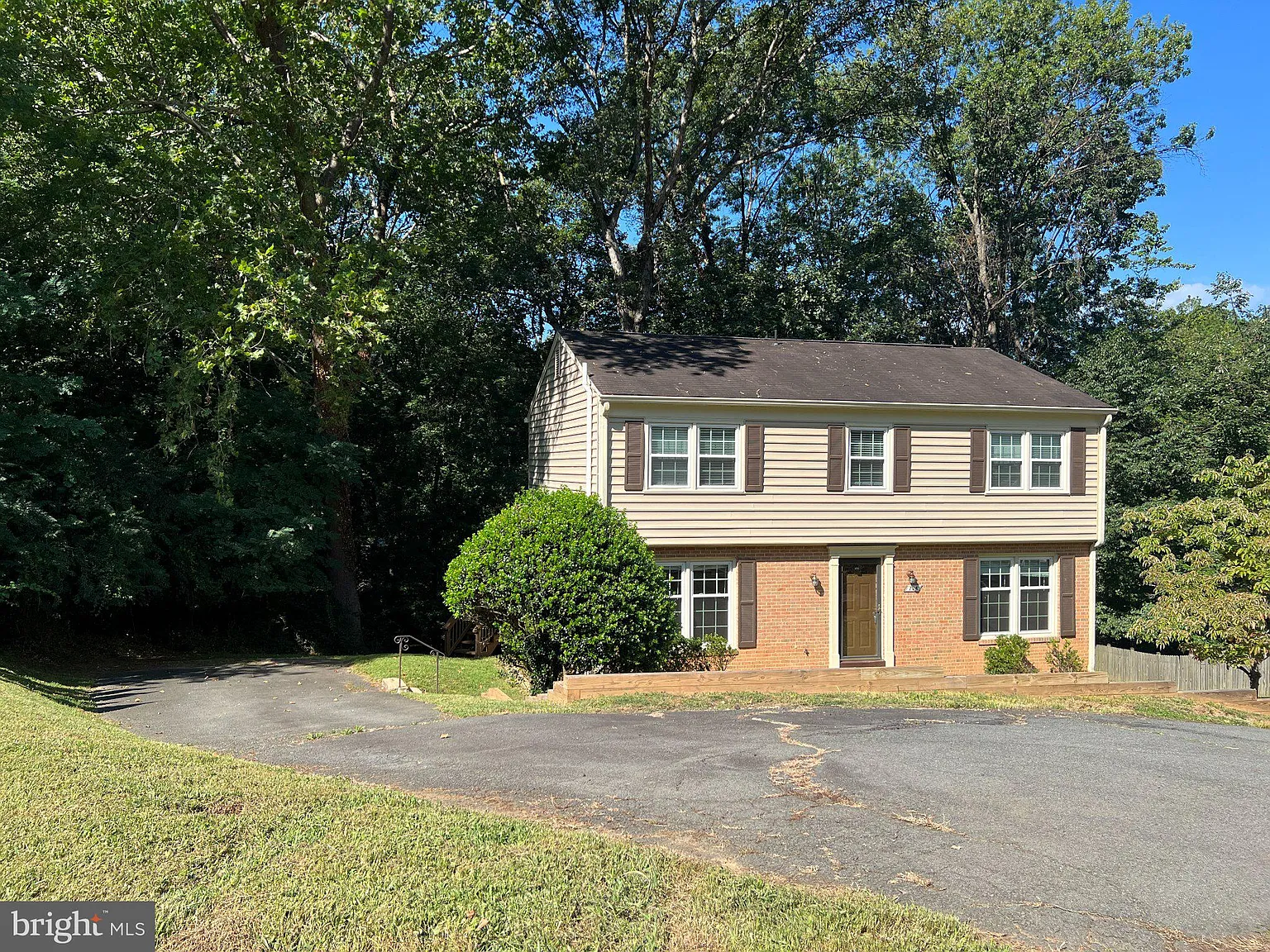 4 bed, 2.5 bath, 2200 sqft, $3,850 — Photo 3