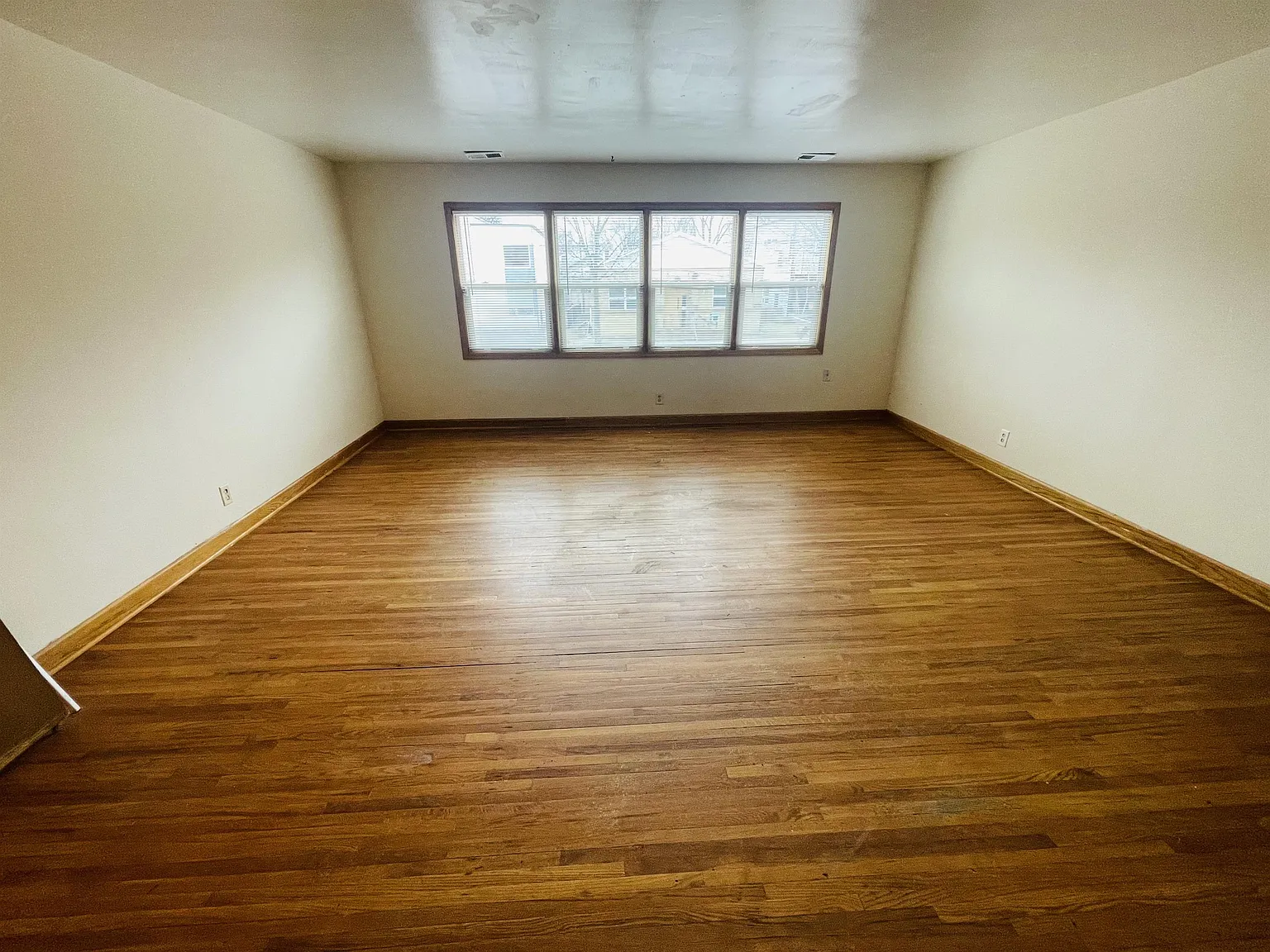 2419 Plymouth Ave N — Photo 3