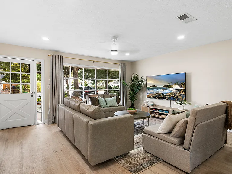 5315 Shore Dr — Photo 1