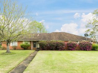 701 W Kyle Rd, Clute, TX 77531