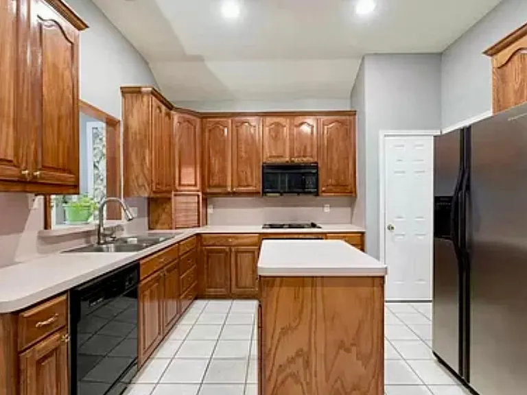815 Montreal Dr — Photo 11