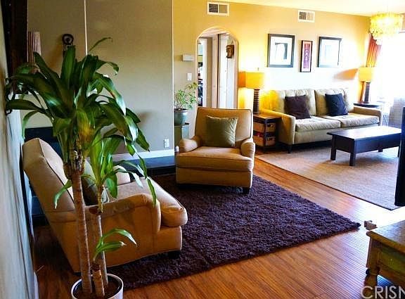 3rd image of 13543 Moorpark St APT 16