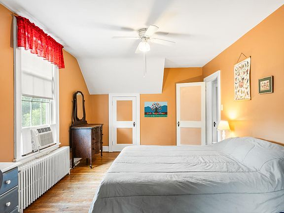 26th image of 1231 Oakwood St