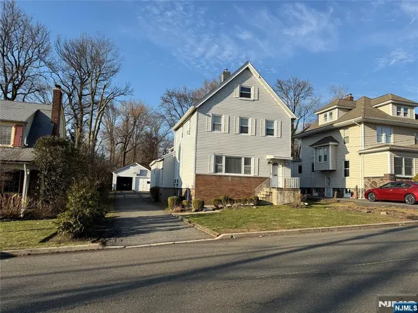 10 E Bayview Ave, Englewood Cliffs, NJ 07632