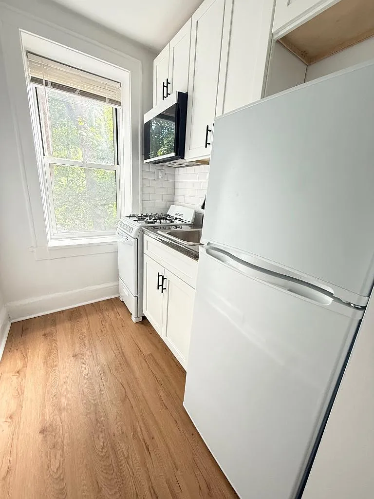 Studio, 1.0 bath, $1,860 — Photo 1