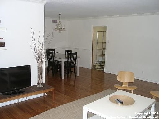 5th image of 510 Oakleaf Dr