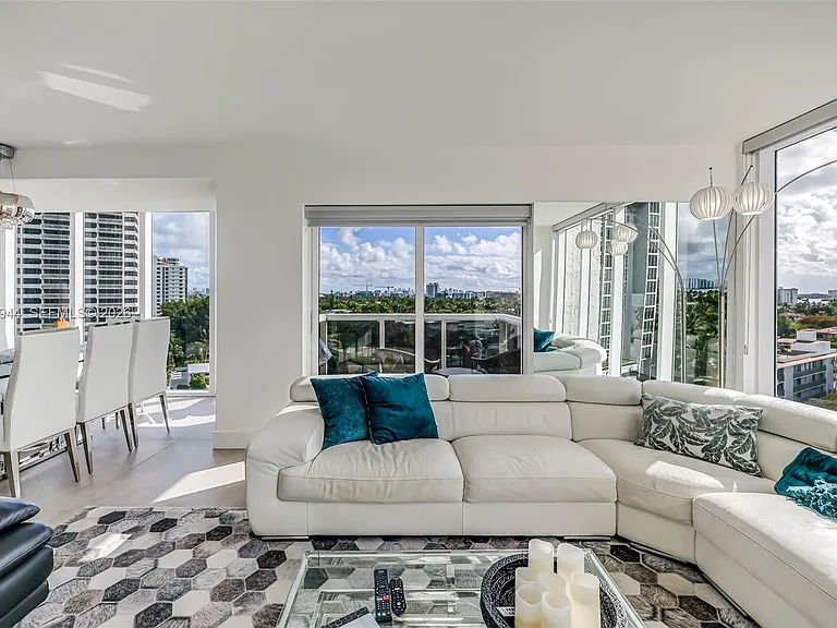 10275 Collins Ave #722 — Photo 5