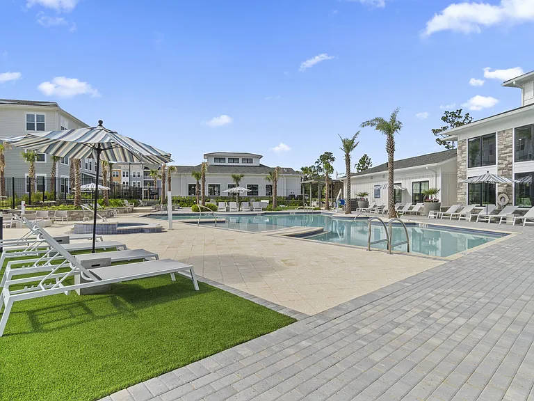 The Quinn Luxury Apartments — Photo 1