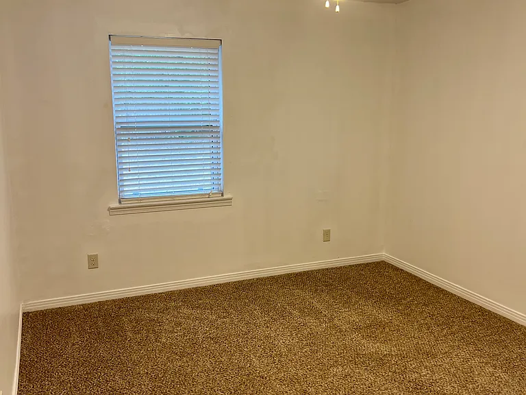 Back guest bedroom