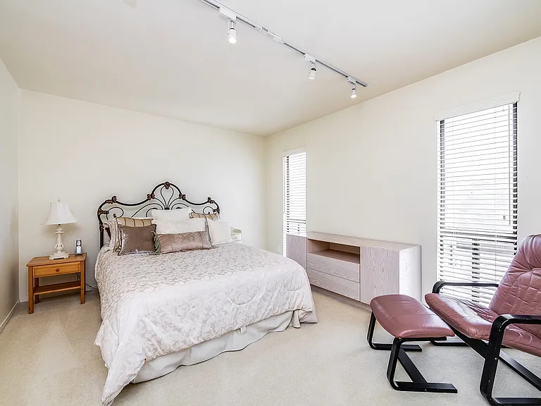 18731 Hatteras St #26 — Photo 11