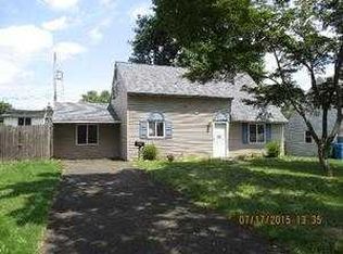 22 Ravine Ln, Levittown, PA 19055