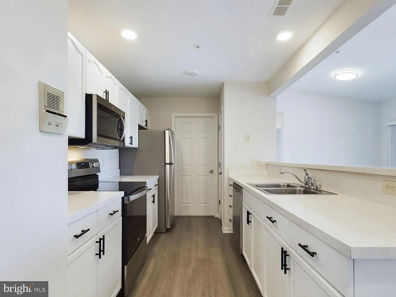 2 bed, 1100 sqft, $2,000 — Photo 3