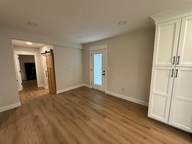 6425 Liberty Rd N — Photo 8