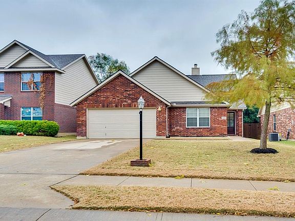 3rd image of 8808 Holliday Ln