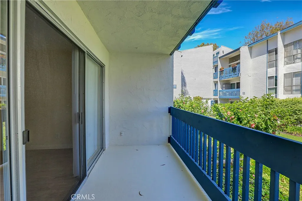 2 bed, 975 sqft, $3,500 — Photo 3