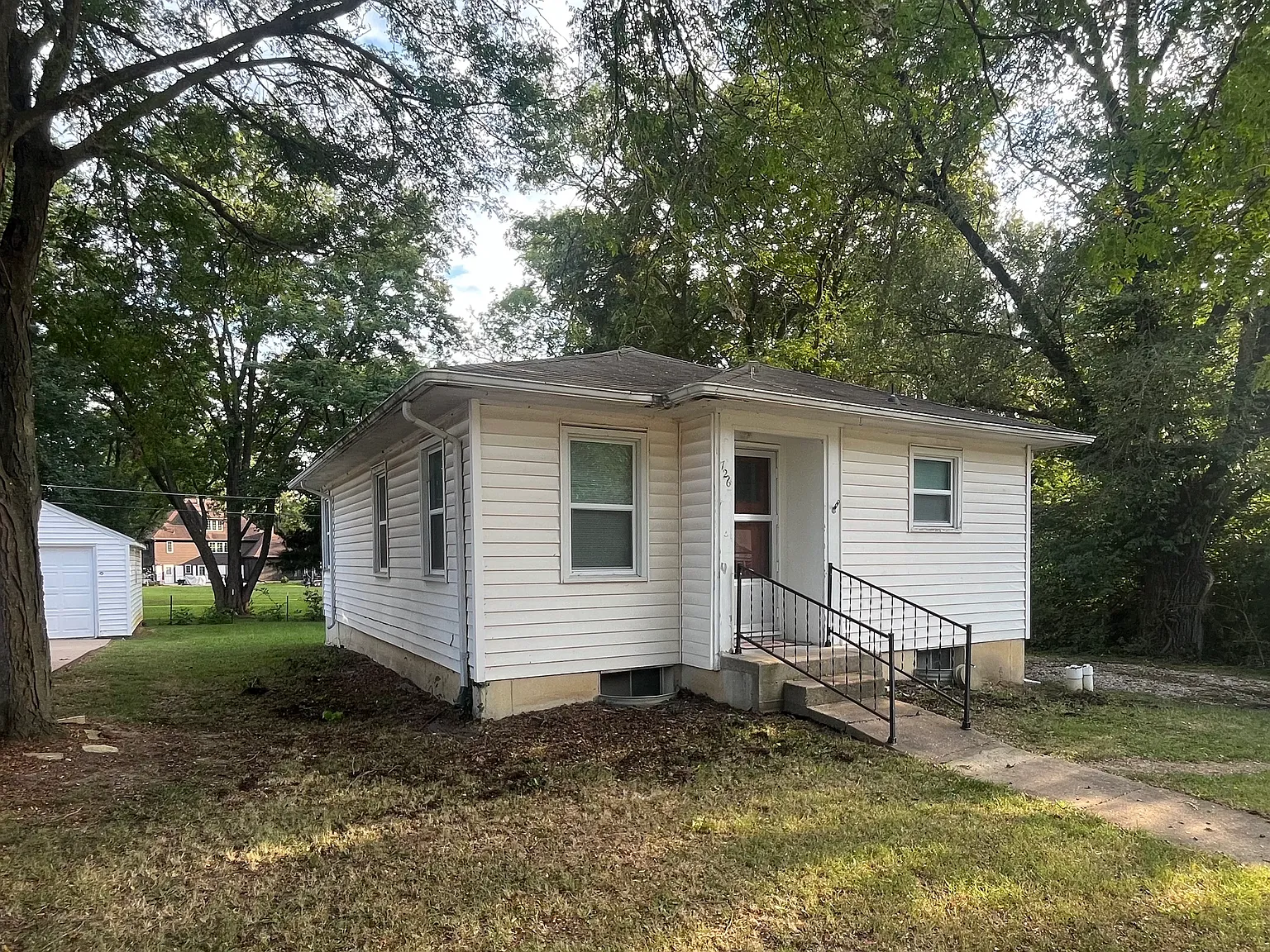 2 bed, 768 sqft, $975 — Photo 1