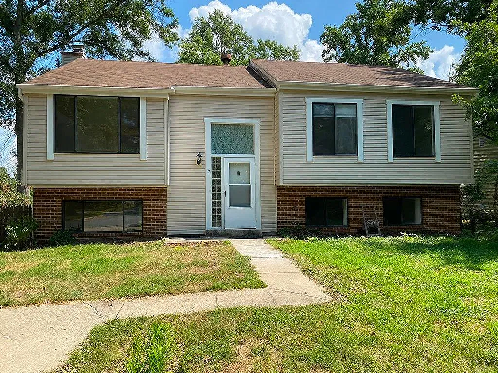 5 bed, 3.5 bath, 1906 sqft, $3,200 — Photo 2