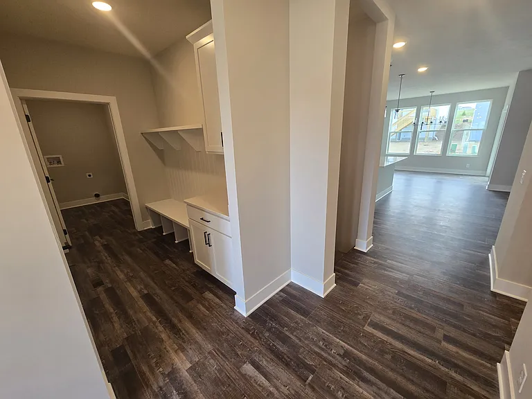 17523 Greenleaf St — Photo 6