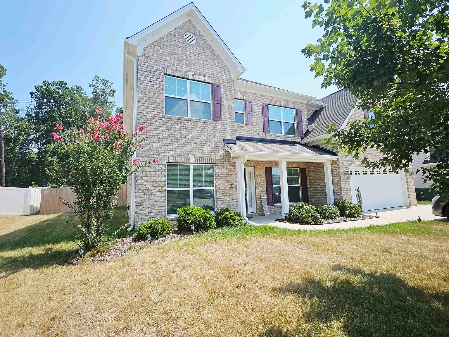 5 bed, 3.5 bath, 3531 sqft, $2,990 — Photo 2
