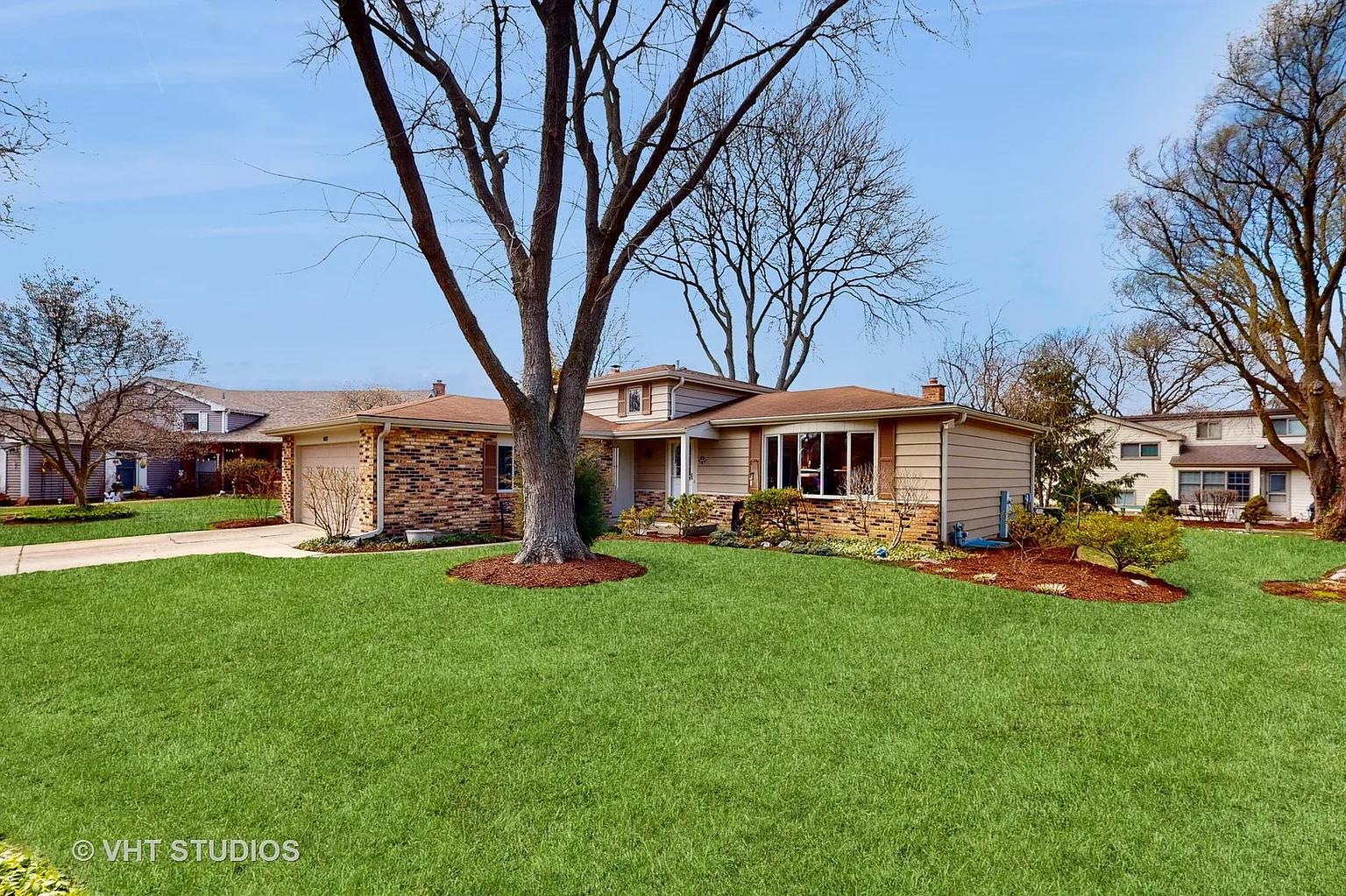 1037 Lilac Ct photo 1