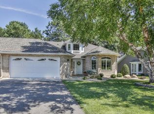 3075 Highpointe Curv, Roseville, MN 55113
