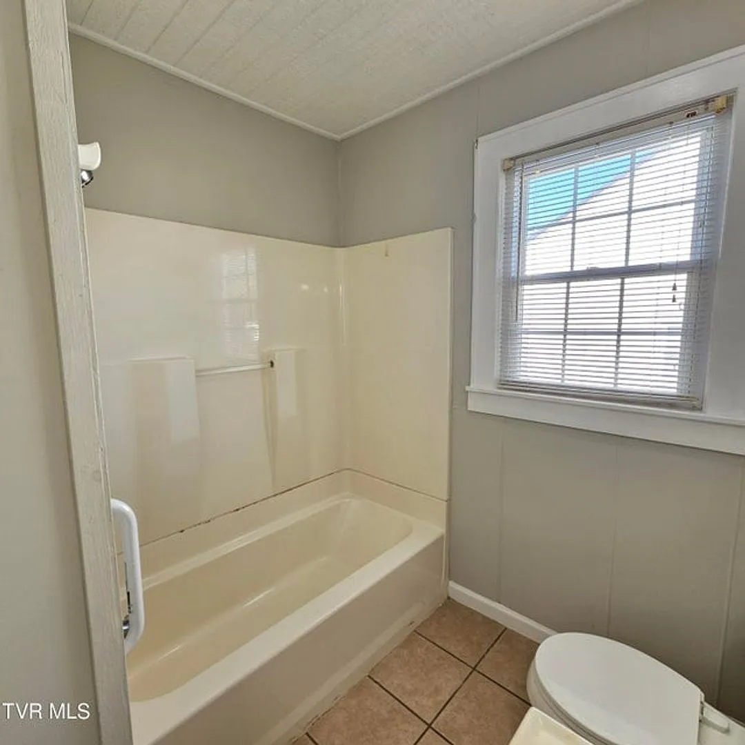 707 South 2nd Street Elizabethton, TN 37643 — Photo 2